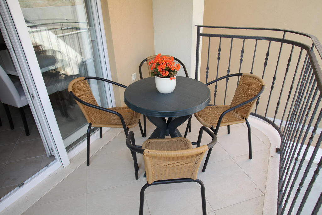 Villa Iris Apartments Сегет-Враниця Екстер'єр фото