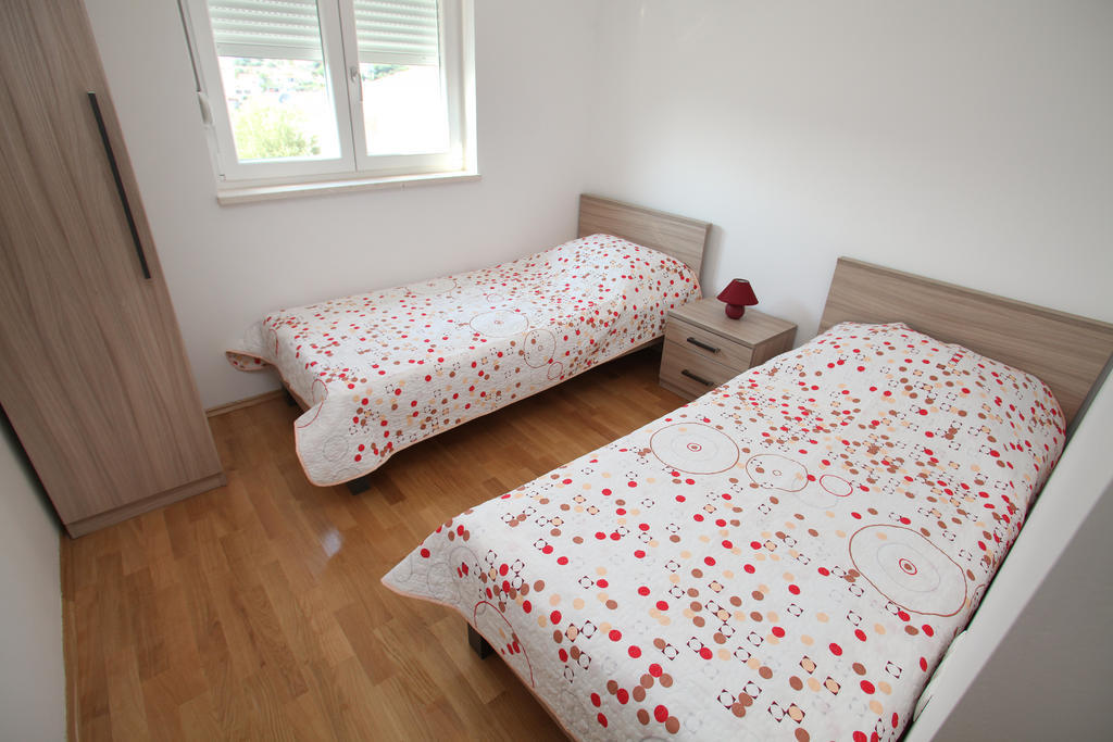 Villa Iris Apartments Сегет-Враниця Екстер'єр фото