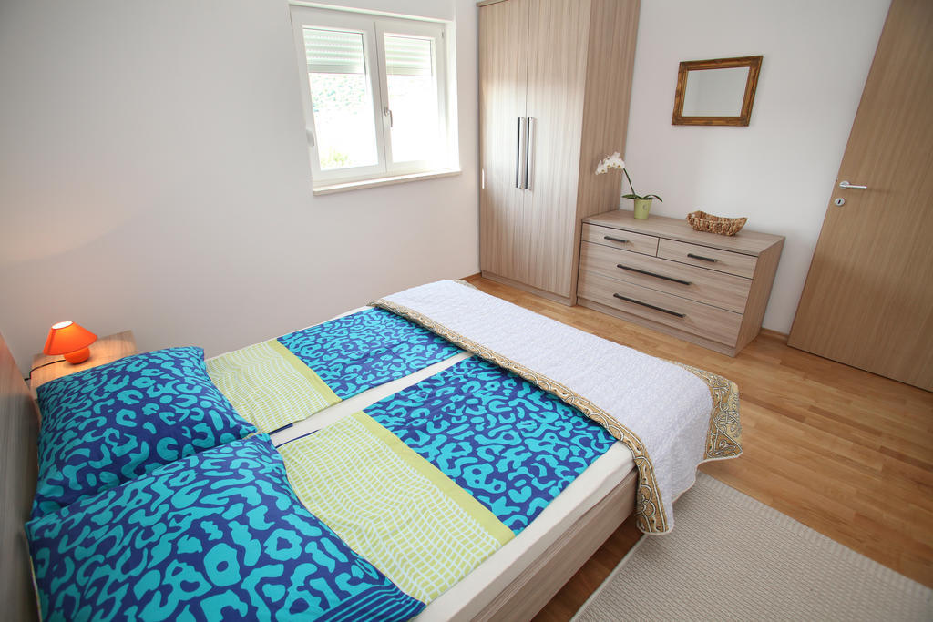 Villa Iris Apartments Сегет-Враниця Екстер'єр фото
