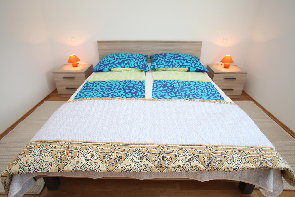Villa Iris Apartments Сегет-Враниця Екстер'єр фото