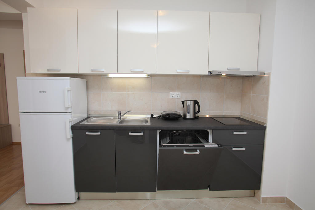 Villa Iris Apartments Сегет-Враниця Екстер'єр фото