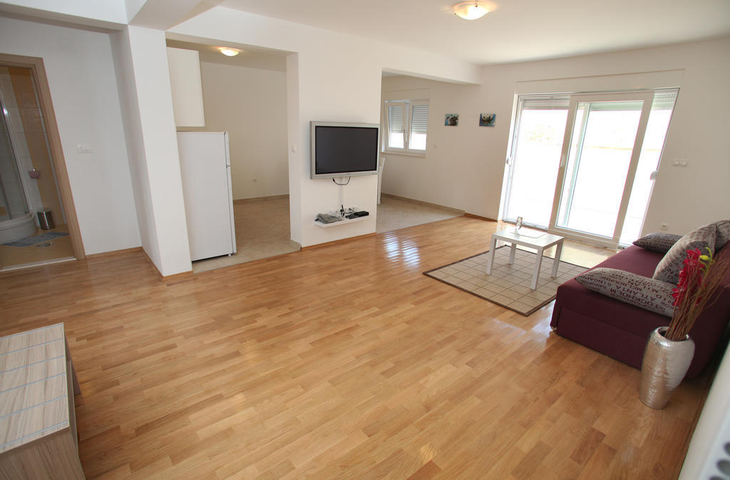 Villa Iris Apartments Сегет-Враниця Екстер'єр фото