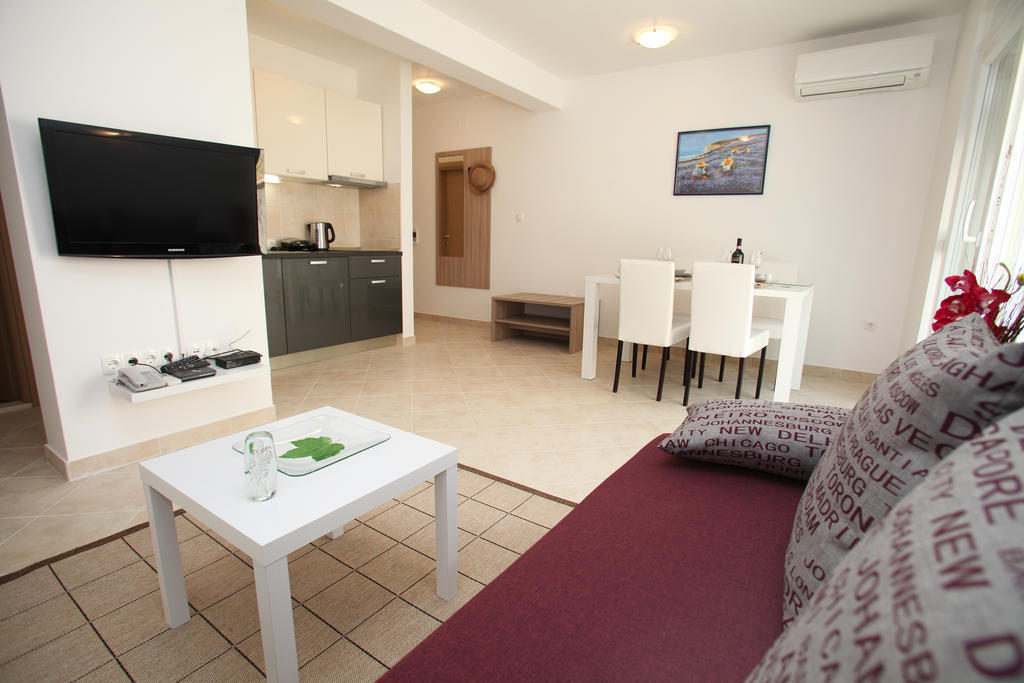 Villa Iris Apartments Сегет-Враниця Екстер'єр фото