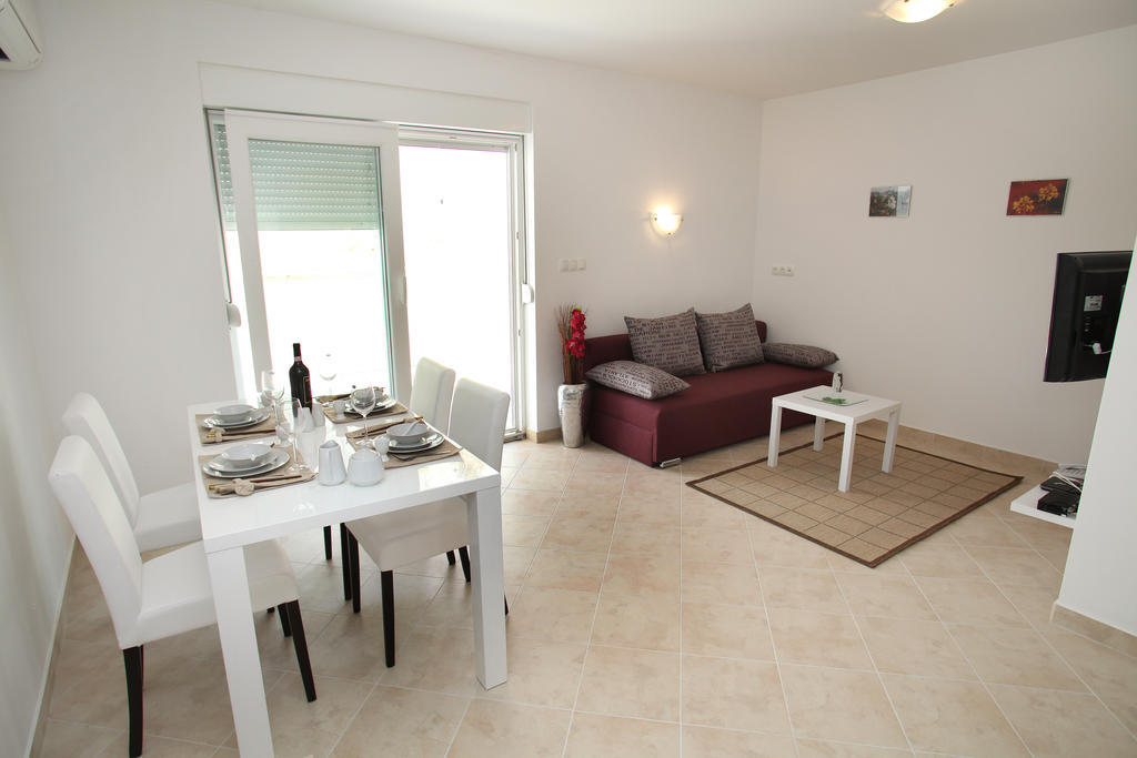 Villa Iris Apartments Сегет-Враниця Екстер'єр фото